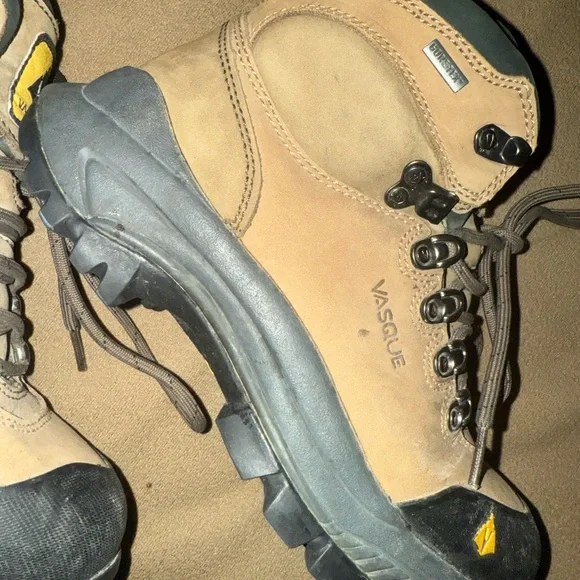Vasque Women’s Hiking Boots - Tan and Black - Picture 8 of 8